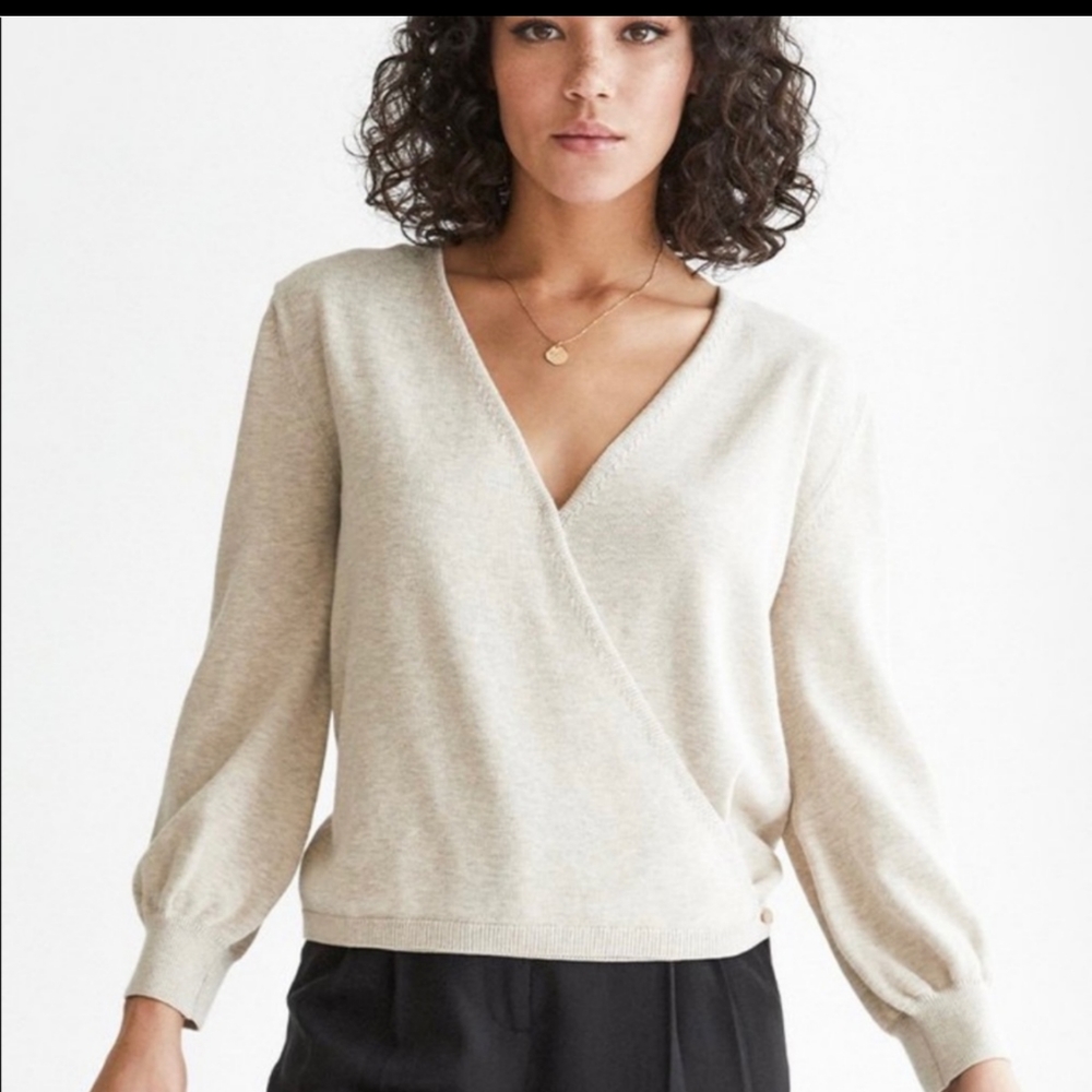 Vetta oatmeal wrap sweater size M